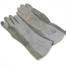 Genuine US Army combat gloves made of leather and aramid fiber with Nomex flame resistance in olive drab color.
