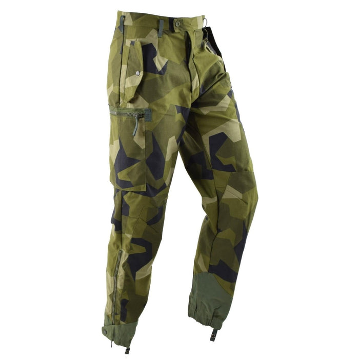 Original Swedish Military M90 pants in Splinter camouflage with reinforced knees, secure pockets, and wide belt loops.